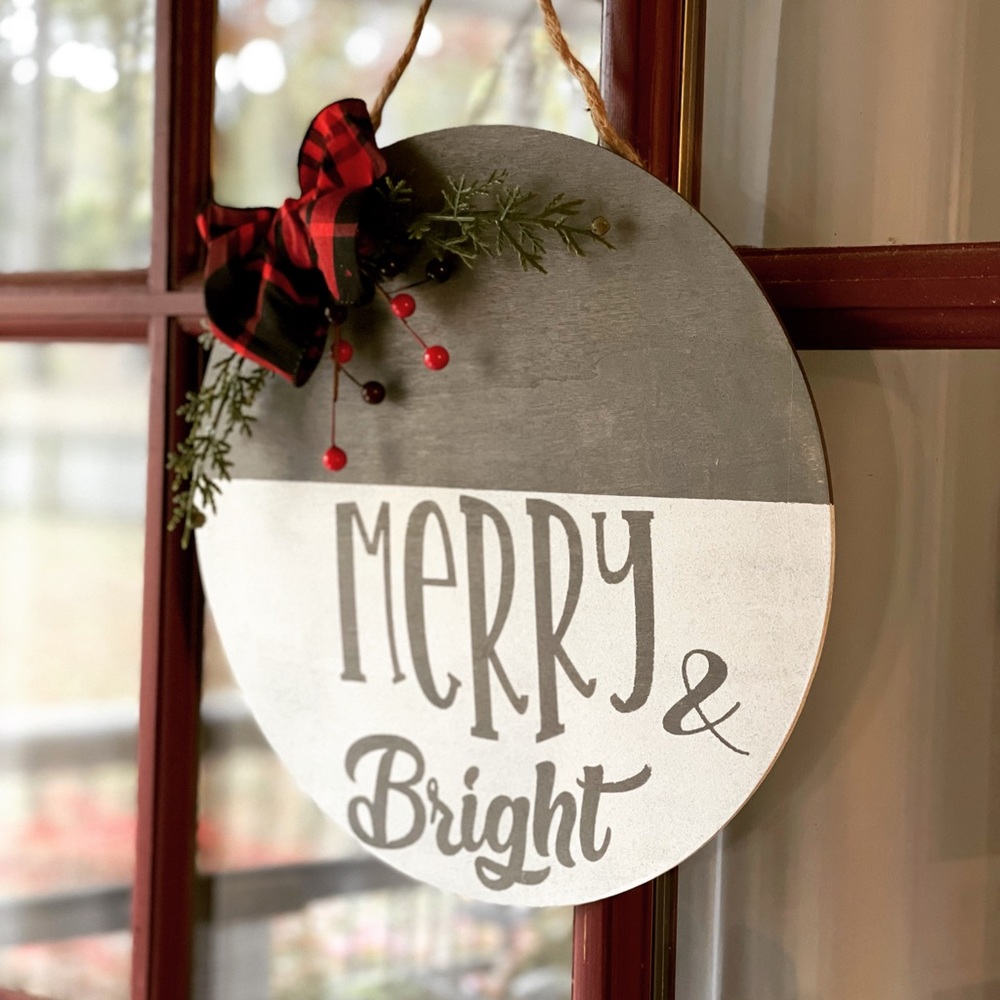 Door hanger wood round